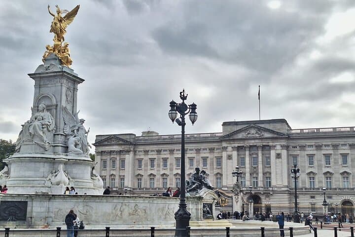 Buckingham Palace to Big Ben: 2-Hour London Walking Tour photo 6