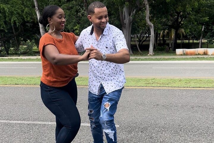 Santo Domingo Dance Experience: Salsa, Bachata & Merengue Lessons photo 4