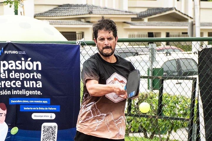 Play Pickleball on the Equator: Quito Morning and Afternoon Social Sessions photo 4