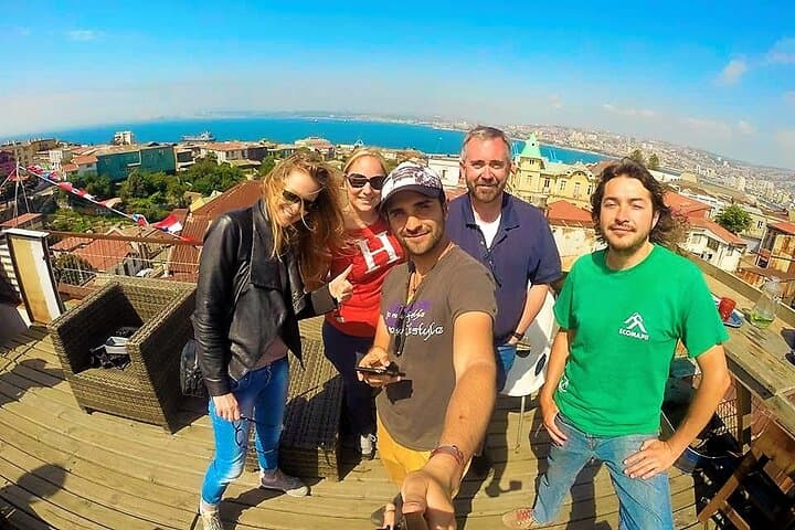 Valparaíso Walking Tour: Local Expert-Led City Walk with Lunch photo 3