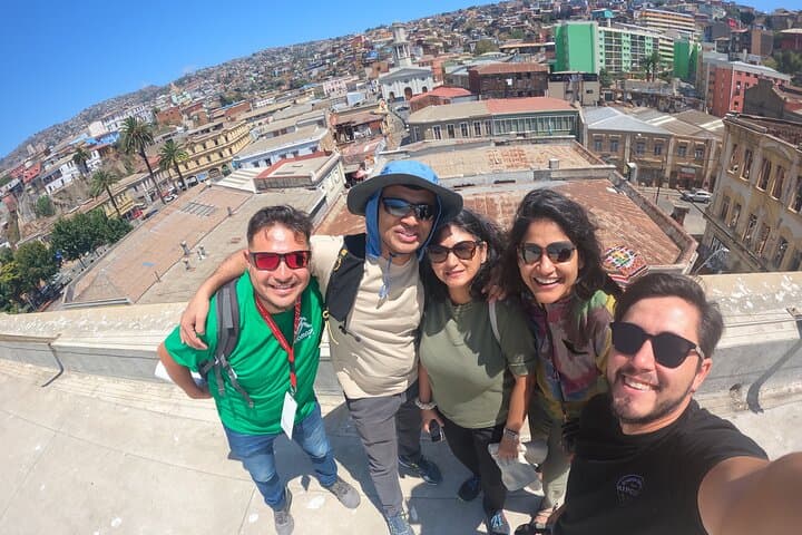 Valparaíso Walking Tour: Local Expert-Led City Walk with Lunch photo 2