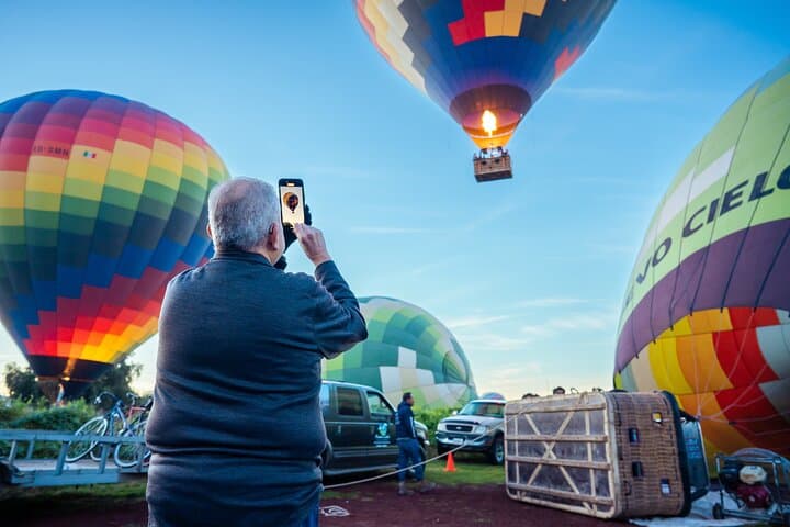 Dawn Hot-Air Balloon Over Teotihuacán with Cave Breakfast and Obsidian Workshop photo 2