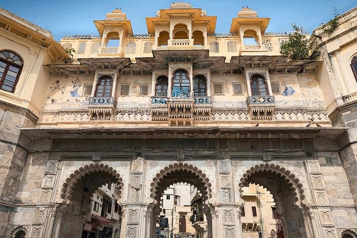 Full-Day Udaipur Private Sightseeing Tour — City Palace, Lake Pichola & Ropeway photo 4