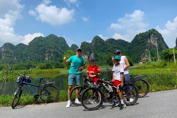 Hanoi to Trang An: Private Day Tour to Mua Cave, Bich Dong & Sampan Boat Ride photo 3