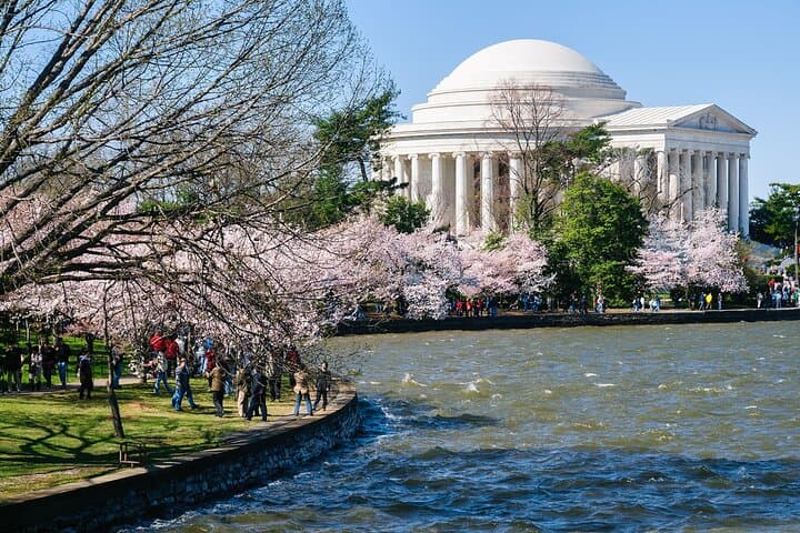 5-Day Northeast USA Tour: NYC to Niagara Falls, Toronto, Philadelphia & Washington DC