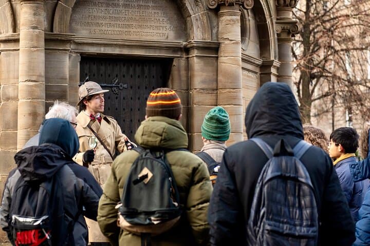 Discover Edinburgh Old Town Walking Tour: Whisky, Haggis & Hidden Closes photo 6
