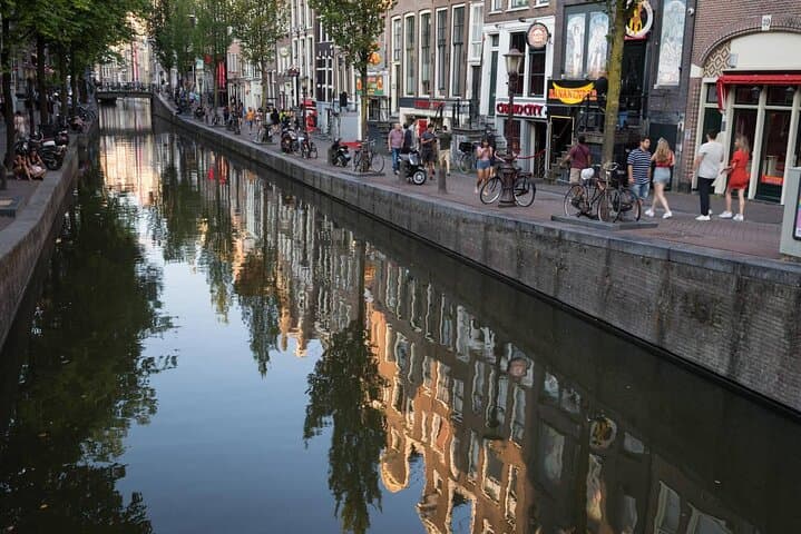 Amsterdam Red Light District History and Secrets Walking Tour photo 4