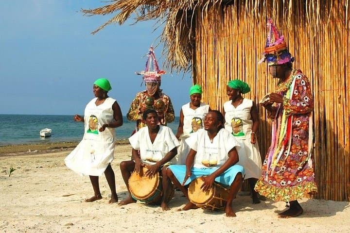 Roatán Garifuna History & Mangrove Boat Tour — Punta Gorda Cultural and Wildlife Excursion