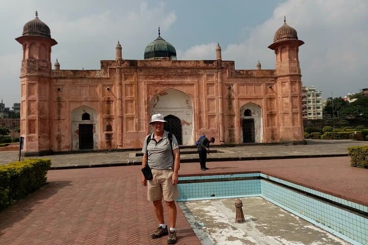 Full-Day Old Dhaka Heritage Tour: Rickshaws, Rowboats & Mughal Forts photo 4