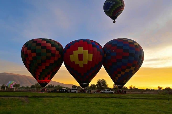 Hot Air Balloon Over Teotihuacan: Sunrise Flight, Cave Breakfast & Round‑Trip from Mexico City photo 2