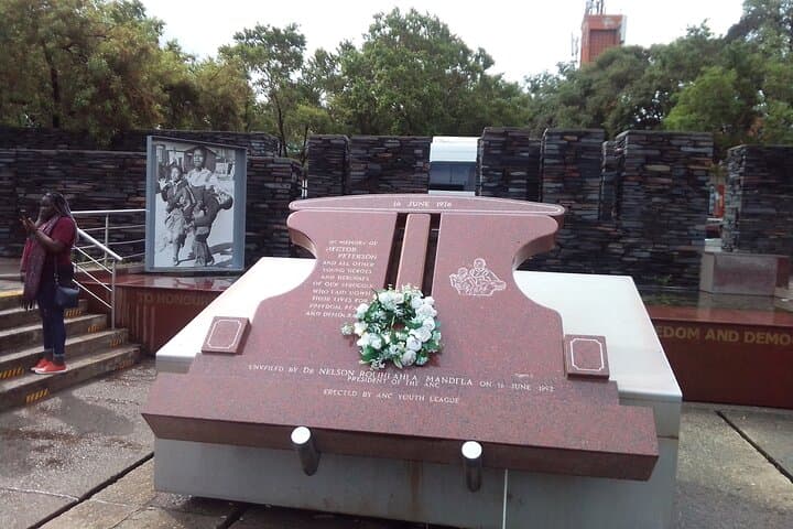 Half-Day Apartheid Museum & Soweto Tour — History, Culture and Practical Tips