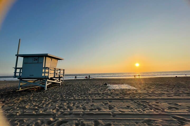 Stretch and Sip: Oceanside Yoga & Fresh Juice at Santa Monica's Tower 24 photo 2
