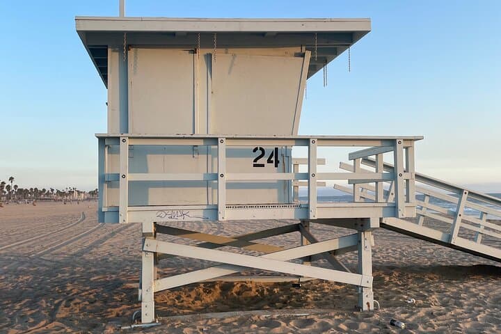 Stretch and Sip: Oceanside Yoga & Fresh Juice at Santa Monica's Tower 24 photo 3
