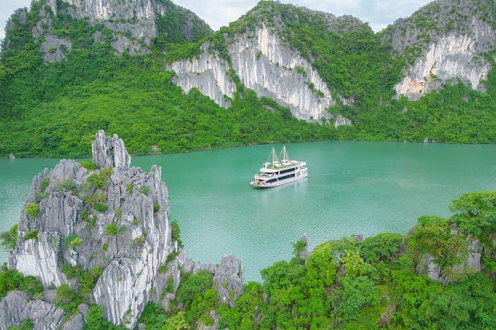 Luxury Day Cruise in Halong Bay — Sung Sot Cave, Ti Top & Kayak photo 1
