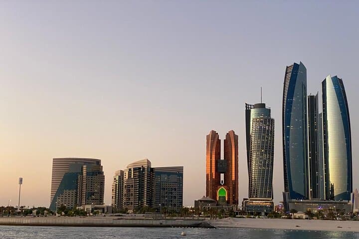 Custom Abu Dhabi Private Tours — Sheikh Zayed, Louvre & Corniche (4–5 hrs)