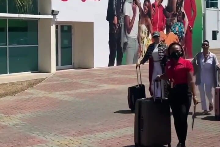 Stress-Free Private Transfers Between Kingston (KIN) Airport and Hotels photo 4