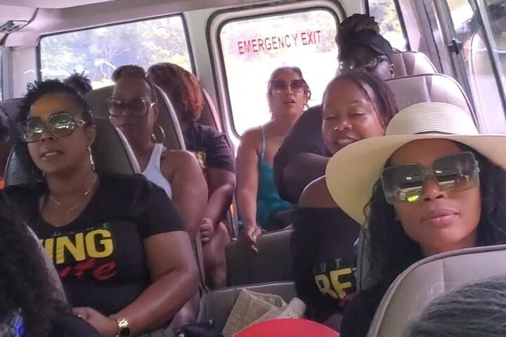 Stress-Free Private Transfers Between Kingston (KIN) Airport and Hotels photo 5