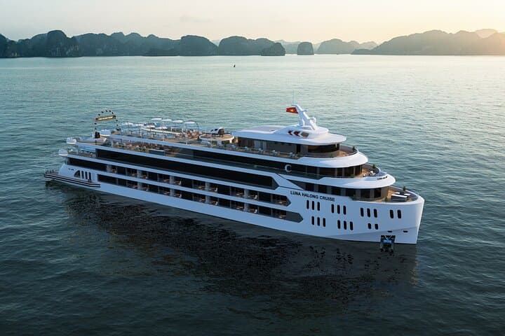 luna-day-cruise-halong-bay-luxury-sundeck-glass-bottom-pool photo 3