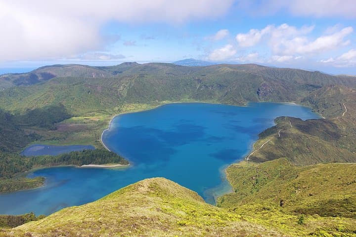 Half-Day Lagoa do Fogo and Gin Library Tour on São Miguel photo 2