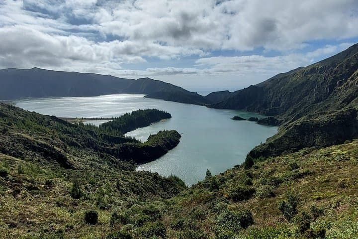 Half-Day Lagoa do Fogo and Gin Library Tour on São Miguel photo 3