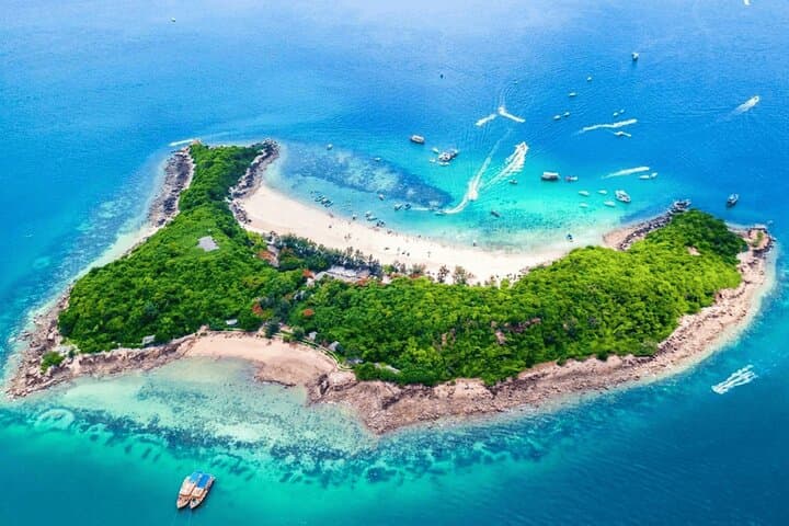 Koh Larn Speedboat Day Trip from Pattaya — Snorkel, Parasail & Thai Lunch photo 1