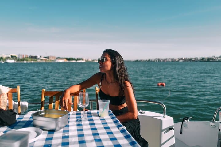 Sailing Lisbon: 2-Hour Private Luxury Catamaran on the Tagus photo 5