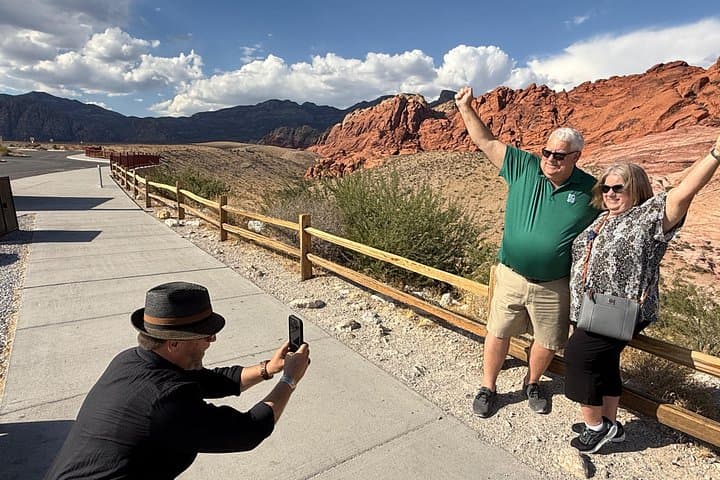 Private Las Vegas Highlights Tour: Strip, Fremont & Red Rock in 5 Hours photo 1