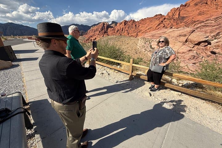 Private Las Vegas Highlights Tour: Strip, Fremont & Red Rock in 5 Hours photo 2