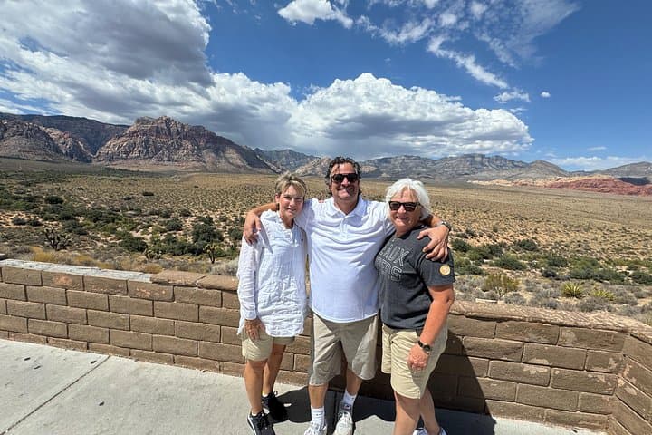 Private Las Vegas Highlights Tour: Strip, Fremont & Red Rock in 5 Hours photo 3