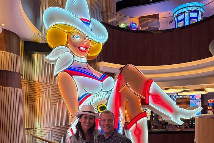 Private Las Vegas Highlights Tour: Strip, Fremont & Red Rock in 5 Hours photo 4