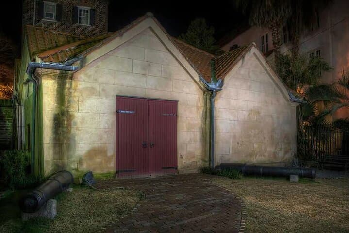 Charleston Ghost Walking Tour: Ghostly Tales of Charleston Historic Night Walk photo 2