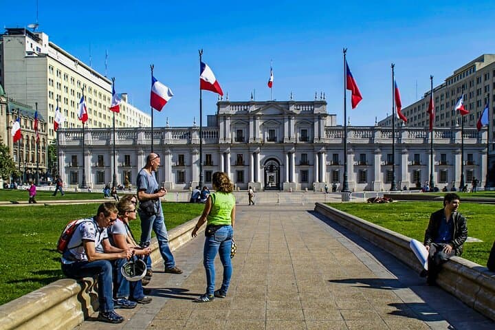 Santiago City Highlights Bike Tour: Forestal Park to La Moneda photo 2