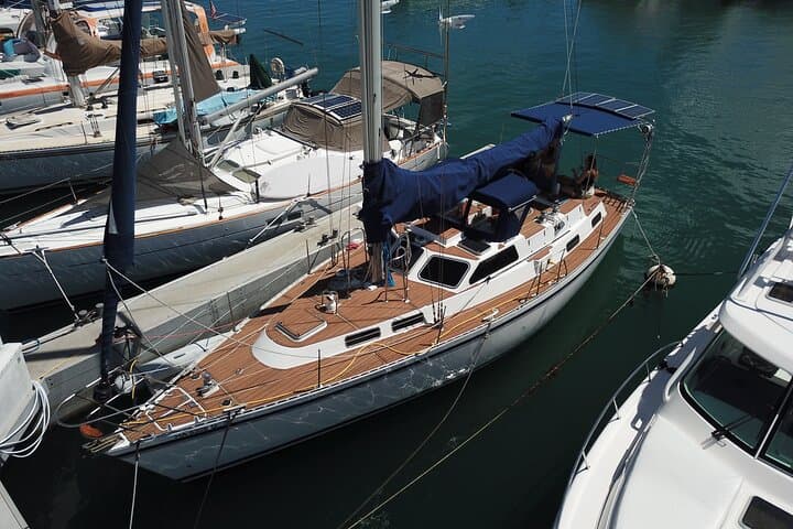 Private Luxury Sailboat Charters in Honolulu — Day Sails from Kewalo Basin photo 6
