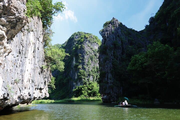 Two-Day Ninh Binh and Halong Bay Escape: Tam Coc, Mua Cave & Bay Cruise photo 2