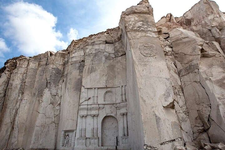 Arequipa Sillar Route: Petroglyphs, Quarries & Culebrillas Canyon photo 4