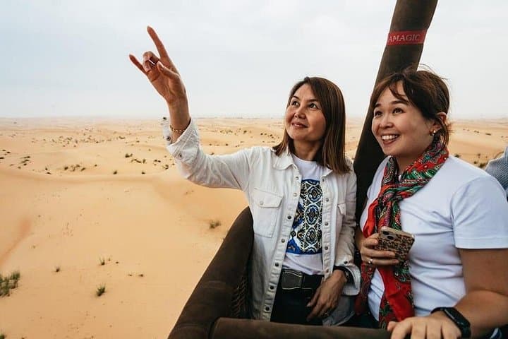 Sunrise Hot Air Balloon Over Dubai Desert Conservation Reserve photo 4