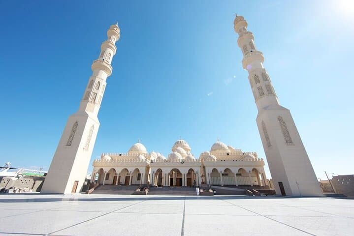 Hurghada City Tour: Marina Promenade, El Mina Mosque, Fish Market & Bowling photo 2