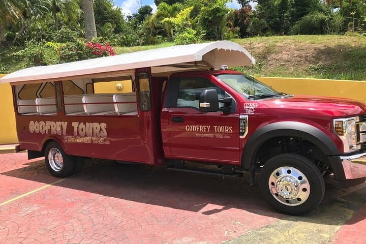 St. Thomas Guided Sightseeing Tour: Mountain Top, Drake's Seat & Magens Bay Views