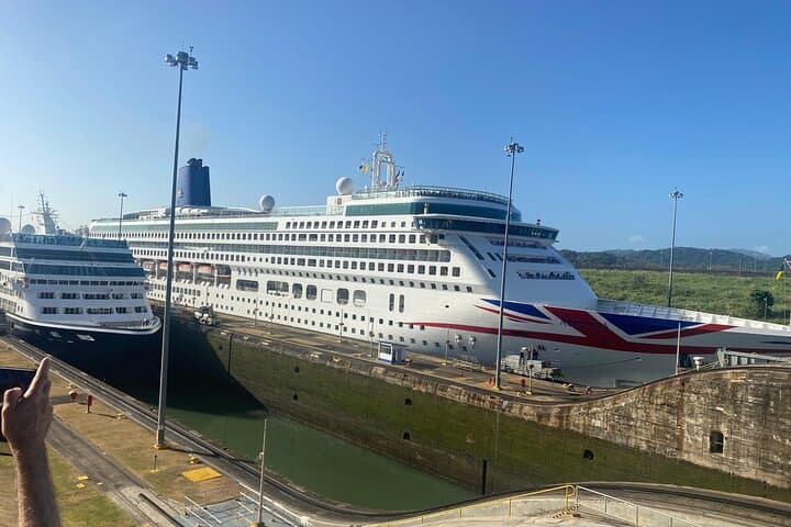Ocean to Ocean: Panama Canal & City Panorama Private Tour