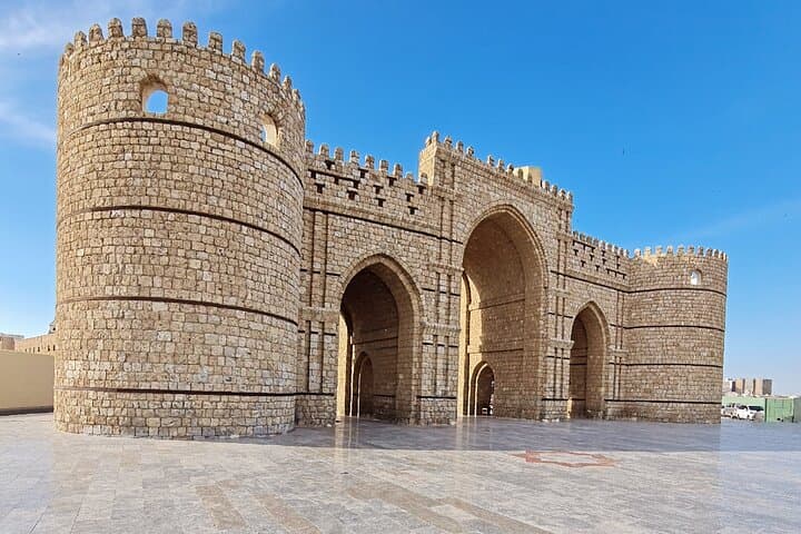 Seafront Sights and Historic Alleys: Jeddah City Tour & Al-Balad Walking Experience photo 4