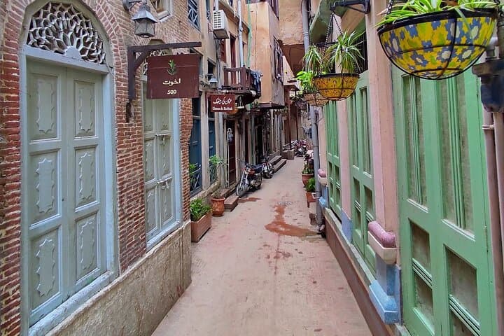 Lahore Heritage in a Day: Forts, Food & Walled City Walking Tour photo 6