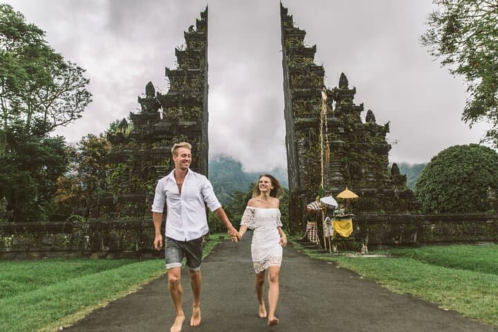 Bali Instagram Tour: Banyumala Waterfall, Handara Gate & Ulun Danu Temple