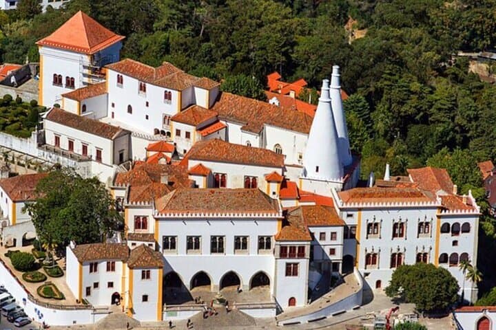 Sintra Day Tour: Palácio da Pena, Quinta da Regaleira & Cascais photo 5