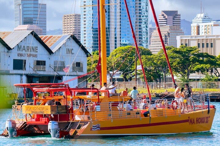South Shore Open Sail from Kewalo Basin: 90-Minute Catamaran with Drinks in Honolulu photo 6