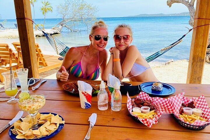 West Bay Beach Day Pass & Transfers — Roatán’s Best Snorkel and Shore Break photo 3