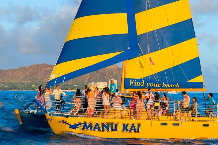 Kewalo Harbor Sunset Sail: 90-Minute Private Cruise with Drinks & Diamond Head Views