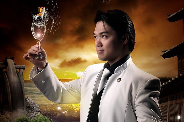 intimate-magic-show-hilton-waikiki-beach-hotel photo 3