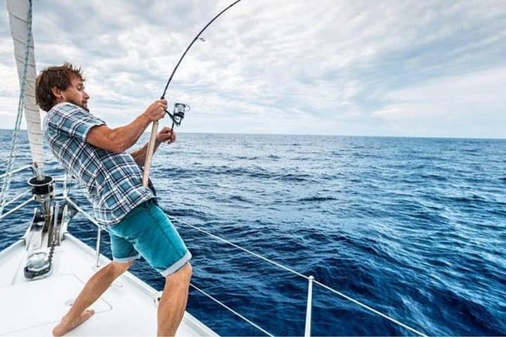 4-Hour Private Deep Sea Fishing Trip in Dubai — Catch Kingfish, Tuna & More photo 2