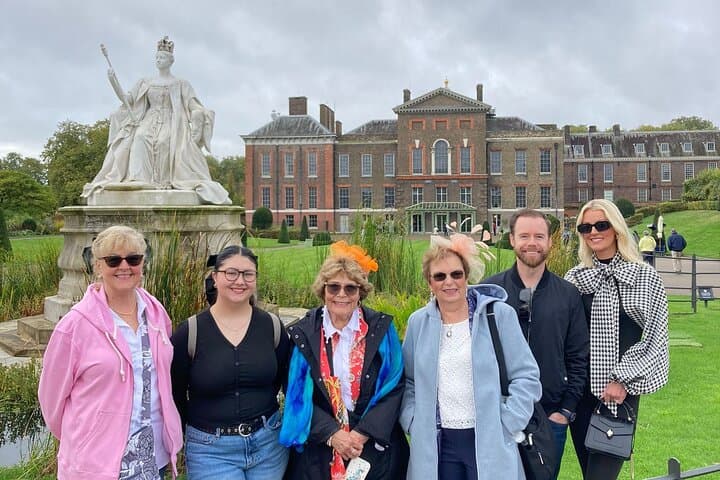 VIP Kensington Palace Gardens Tour & Royal Tea Experience: Guided Walk & Orangery Tea