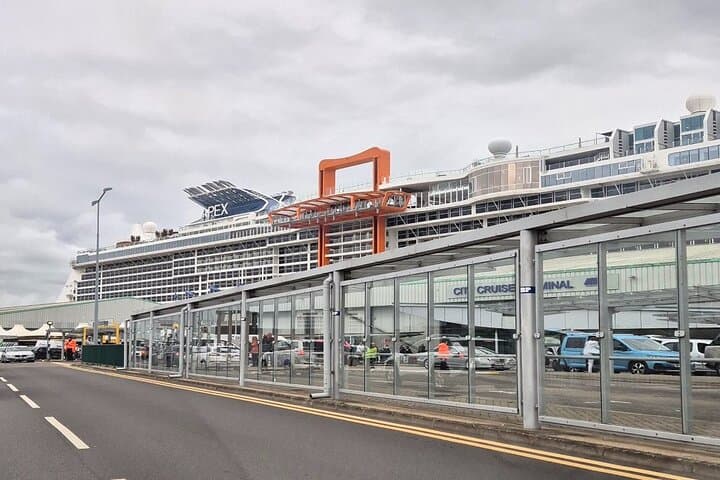 Southampton to Heathrow via Stonehenge & Windsor — Private Transfer with Stops